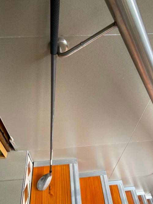 Lovely Taylormade Rescue hybrid club 22 degrees - excellent