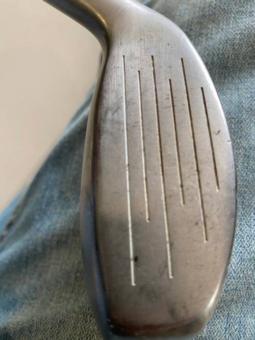 Lovely Taylormade Rescue hybrid club 22 degrees - excellent