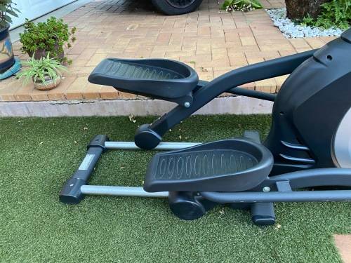REDUCED - SALE - Spirit ET850 Elliptical Trainer - needs sensor replacement - excellent condition