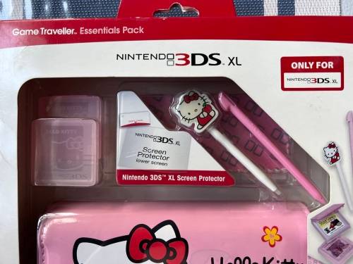 Brand new 3DS Hello Kitty game case and accessory set 3