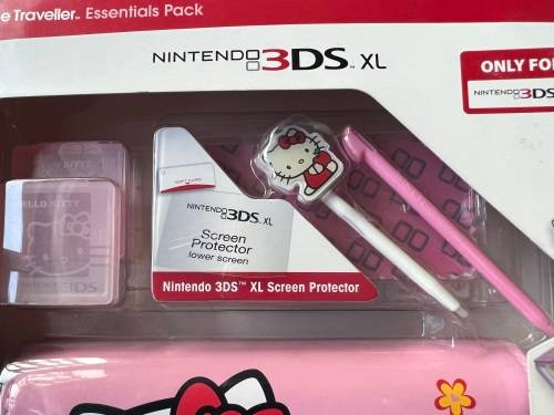 Brand new 3DS Hello Kitty game case and accessory set 3