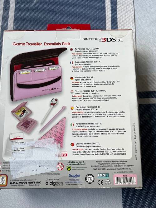 Brand new 3DS Hello Kitty game case and accessory set 3