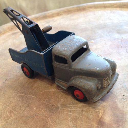 Dinkey Commer break down truck