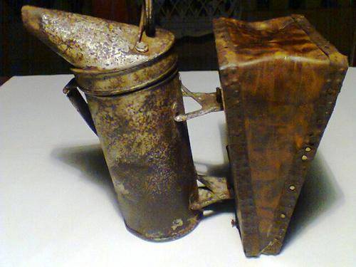 A Very Old Vintage BEE KEEPER'S SMOKER, It Will Make A Nice & Atractive Bar Ornament.
