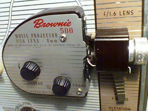 A 1950's Vintag BROWNIE 500 KODAK 8mm Projector Modle 1 or 'c' all works 100% except for the globe.