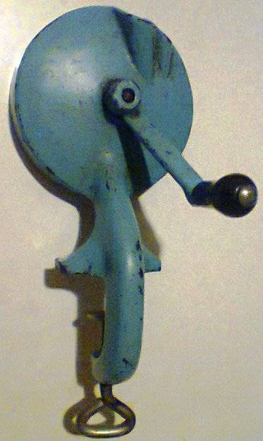 A Old Vintage PEA Shredder of a Farm in the Swartberg Area.