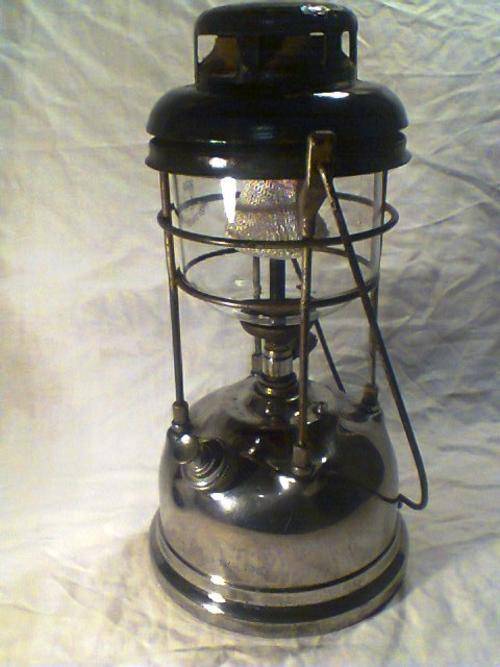 A Old Vintage Antique " TILLEY " of England Kerosene Pressure Lantern Lamp in Excellent Condition