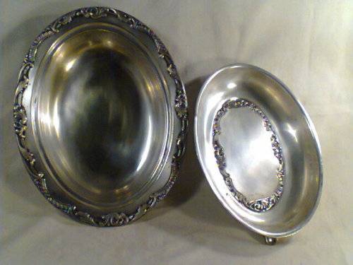 A REAL awsome 1950 Tureen for Xmas Size: 290mm Long x 225mm Wide.In good S/Hand condition
