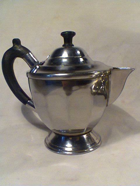 A Beautiful set of 2 HOTELWARE Kettles on a Tray and a set of Silver Plated Salad tongs.