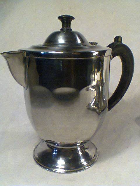 A Beautiful set of 2 HOTELWARE Kettles on a Tray and a set of Silver Plated Salad tongs.