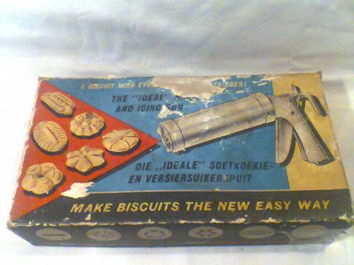 Boxed Cookie Press complete + Serviette Rings some starched (weddings)in good Second hand condition