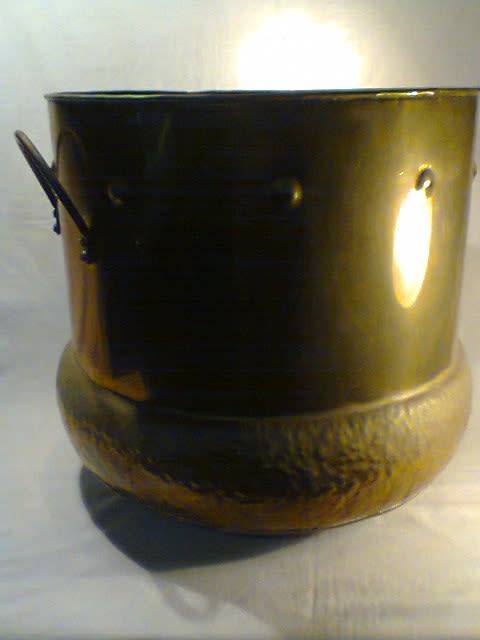 Heavy Very Large Vintage Brass Round Planter : 460mm Wide x 400mm Tall. In second hand condition.