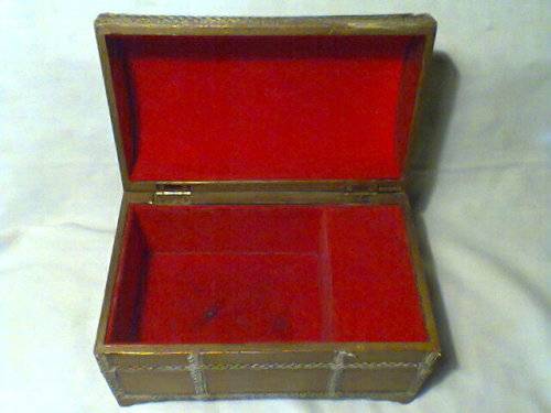 A Vintage Musical Jewellery Box with a Victorian seanary motif on the lid . Good s/hand condition