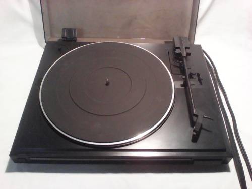 A Blast from the past. A Vintage "Kenwood"  Belt Drive K D 37R record player. In working condition.