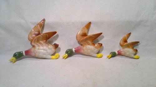 A Vintage lot of 3 wall hanging Porcelain Flying Duck's in perfect clean condition with no blemish.