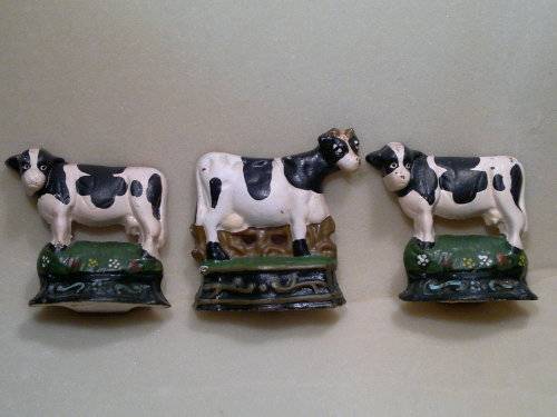 3 Cast Iron Door/Book Stops with a Cow motifs in clean condition.Sizes: 100mm T x 95mm L .