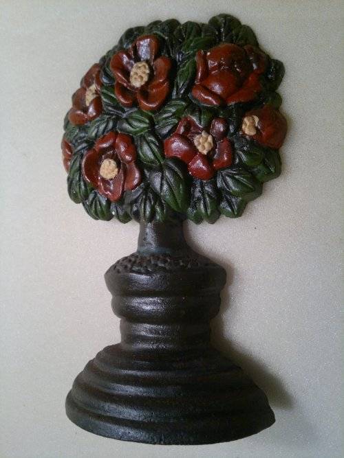 A Beautiful Vintage Cast Iron door stop with Fruit Tree "Flowers" motif. In Very good condition.