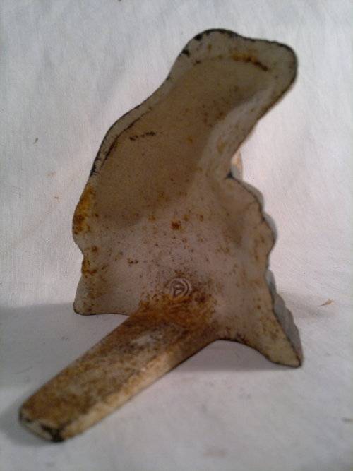 A collectible Vintage "Frog" motif Cast Iron Door stop.Ideal for display. Sold as used second hand.