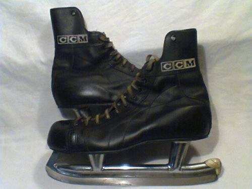 Man cave Sport memorabilia , Old senior Ice Hockey Skating Boots . (CCM 102/3" ) made in Canada