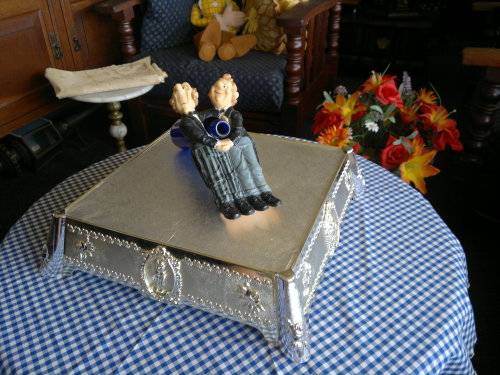 A WoW Cake Stand to display that impressive Wedding Classic Cake. Size: 435mm Sq x 100mm high.