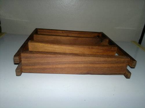 A 1950`s Vintage 3 rows wooden Thread Tolljies Fold up holder. Size folded: 230mm x 225mm.