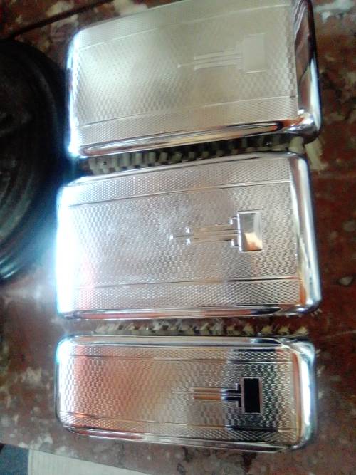 Gillette slim twist No S1 year 1972 England Butterfly razor plus Gentleman`s traveling grooming set.