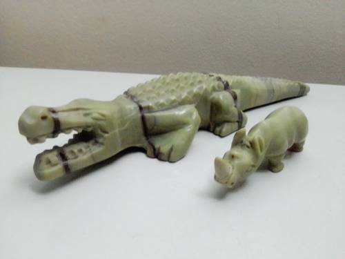 Awesome detailed set of Crocodile and Rino in green and in solid Onyx stone. 4 figurine`s.
