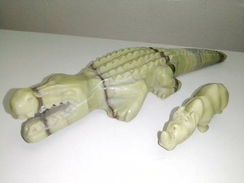 Awesome detailed set of Crocodile and Rino in green and in solid Onyx stone. 4 figurine`s.
