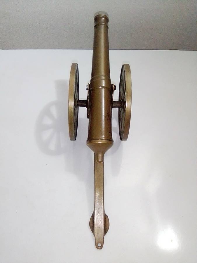 A Impressive Very Heavy Solid Brass Canon` Made by `LEONARD` Size : 30cm long x 8cm wide.