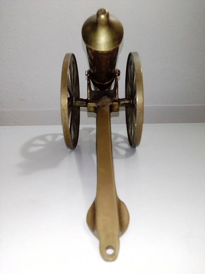 A Impressive Very Heavy Solid Brass Canon` Made by `LEONARD` Size : 30cm long x 8cm wide.