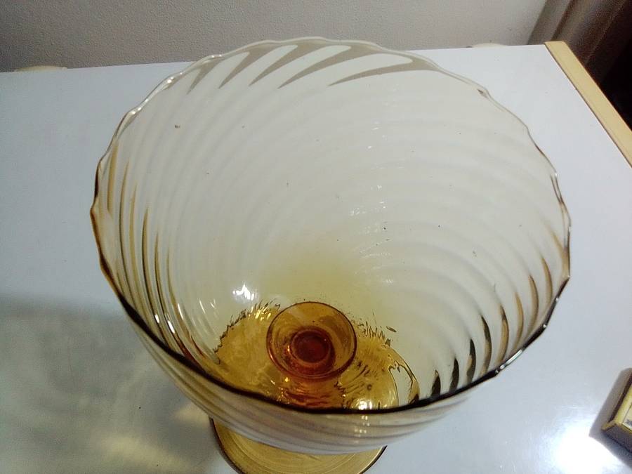 A beautiful vintage Amber venetian twisted vase ` Balboa Italy`. No chips or cracks