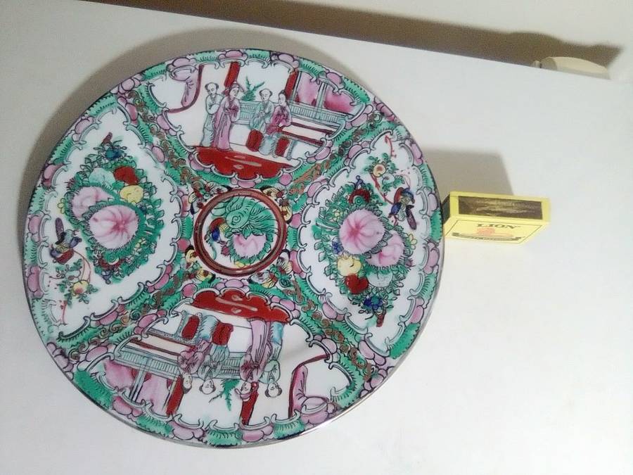Sort After Vintage 1960`s Gold Gilded Qianlong Nian Zhi Porcelain Plates, Hong Kong, Wa Lee Pottery