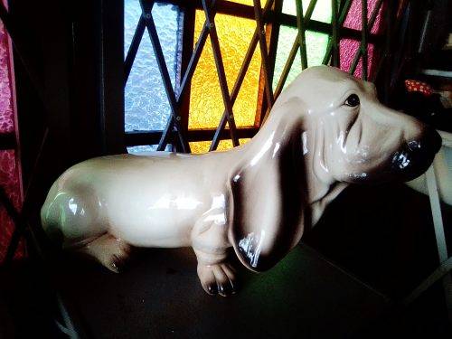Unique Vintage Basset Hound, dog ceramic figurine. In good all round condition.