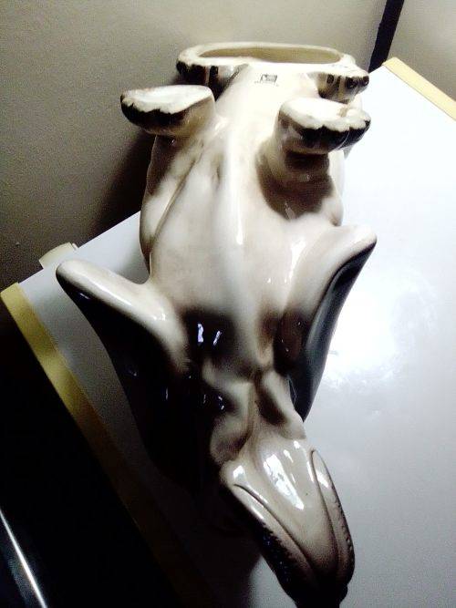 Unique Vintage Basset Hound, dog ceramic figurine. In good all round condition.