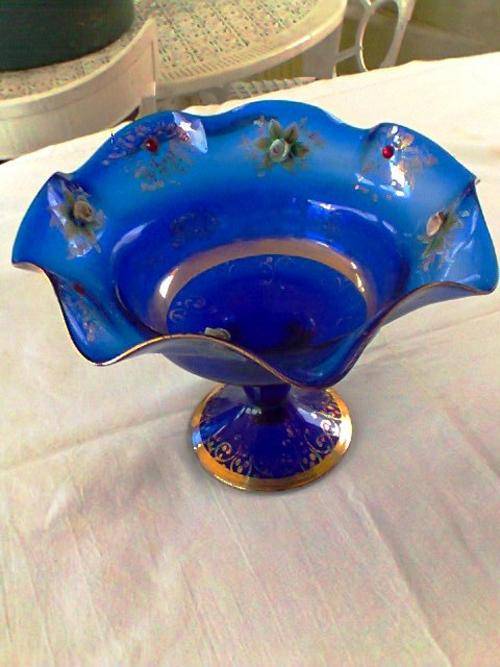 A beutiful OLD Vintage 28cm Widex 20cm High BLUE Center Piece with 24ct Gold Trim & Rose's & Rubies