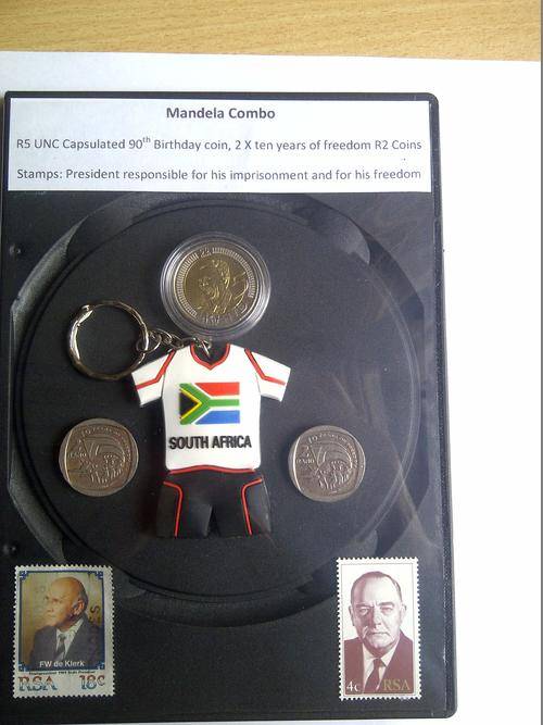 Mandela Freedom set: 90th Birthday UNC Capsulated R5, 2 x R2 ten years of freedom coins, Presidents