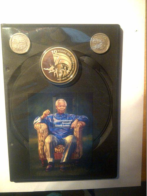 Mandela - Ten Years of Freedom coin set: 1 oz Gold layered coin, 2 x R2 and sitting stamp 90th Birth