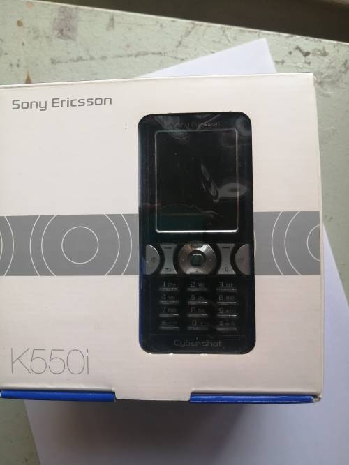 Vintage Sony Ericsson K550i Cellphone withy all accessories and Charger