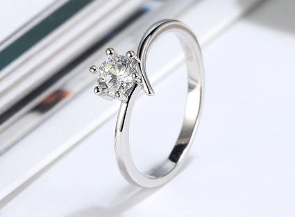 The S925 Silver Solitaire Engagement Ring