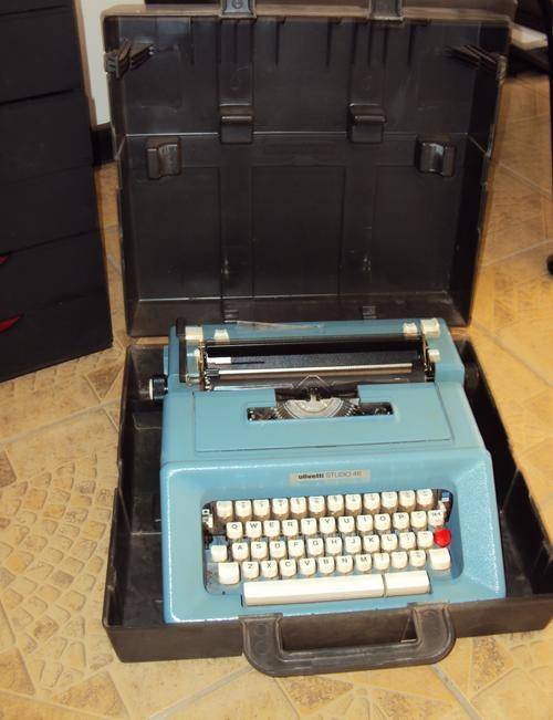 olivetti studio 46 typewriter in originel case with lint and 100% working order