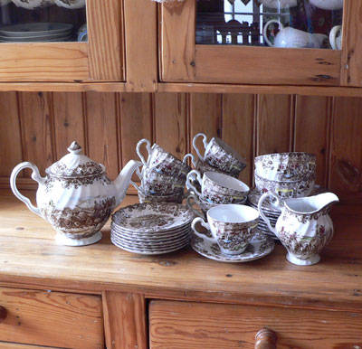 Johnson Brothers Teaset - Large number of pieces