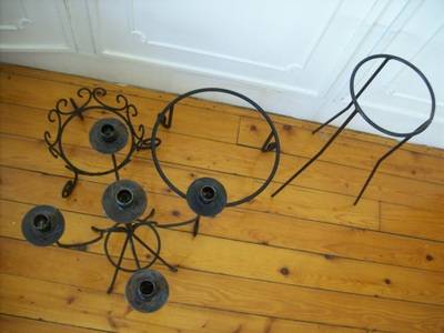 METAL SET OF  3 POT HOLDERS & 5 ARM CANDLESTICK
