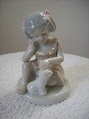 ORNAMENT.  HERITAGE PORCELAIN .
