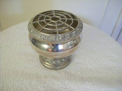 VASE. SILVER PLATE. MADE IN ENGLAND.