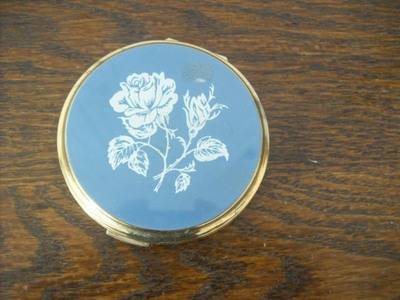 VINTAGE POWDER COMPACT