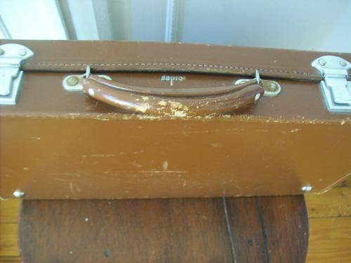 BRIEFCASE.  LEATHER.  VINTAGE.