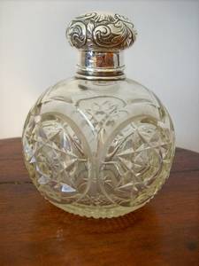 BEAUTIFUL PERFUME BOTTLE