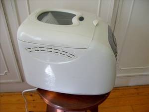 BREAD MAKING MACHINE.  MORPHY RICHARDS. FAST BAKE.
