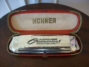 A HOHNER CHROMONICA 11