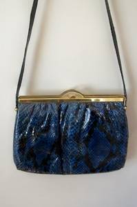 SNAKESKIN HANDBAG.